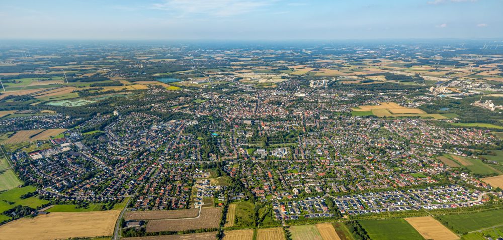 Beckum von oben - Wohngebiet am Feldrand in Beckum im Bundesland Nordrhein-Westfalen, Deutschland