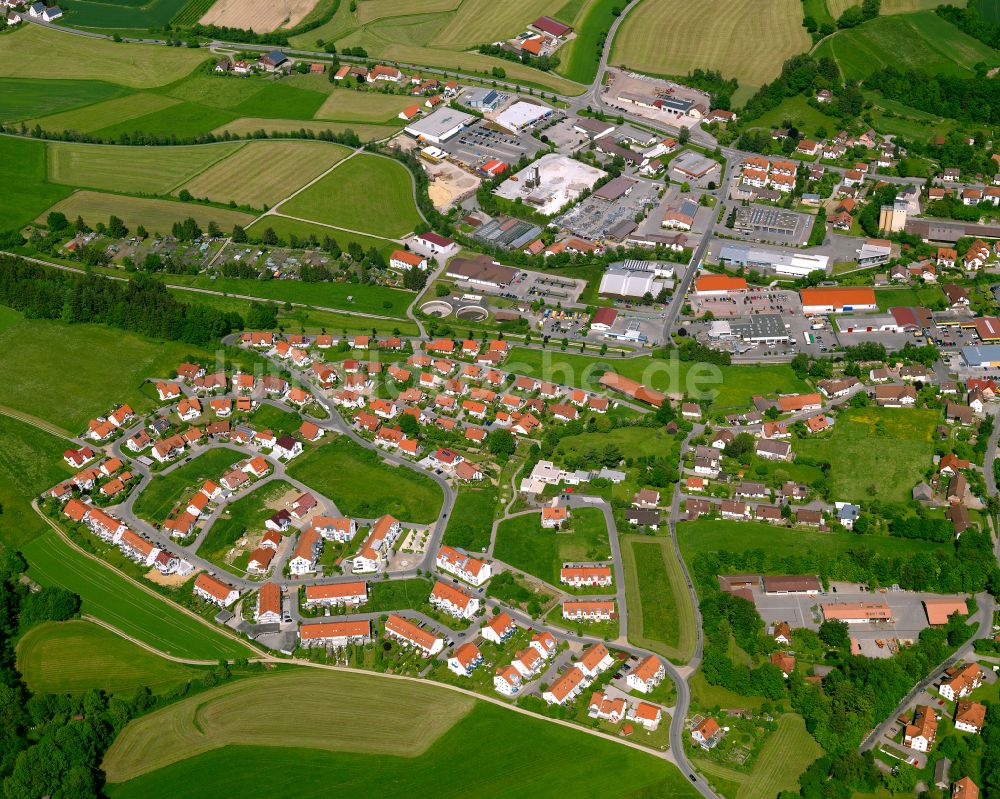 Luftaufnahme Ochsenhausen - Wohngebiet am Feldrand in Ochsenhausen im Bundesland Baden-Württemberg, Deutschland