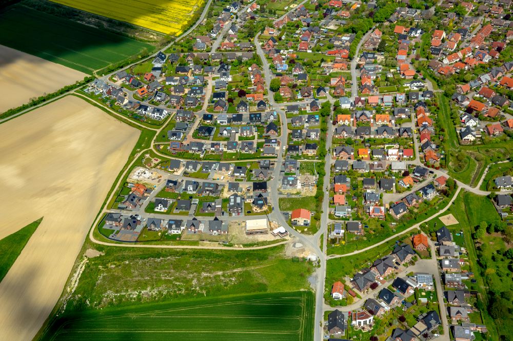 Rieth aus der Vogelperspektive: Wohngebiet am Feldrand in Rieth im Bundesland Nordrhein-Westfalen, Deutschland