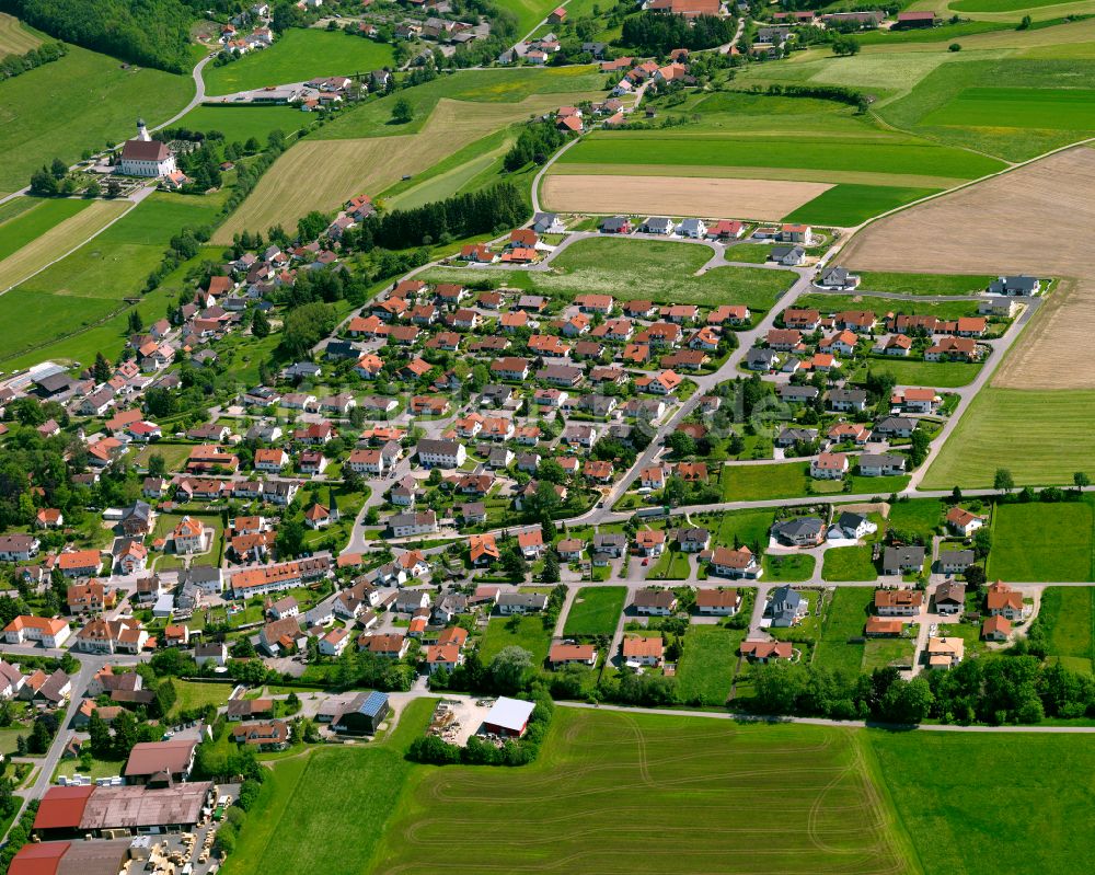 Rot an der Rot aus der Vogelperspektive: Wohngebiet am Feldrand in Rot an der Rot im Bundesland Baden-Württemberg, Deutschland