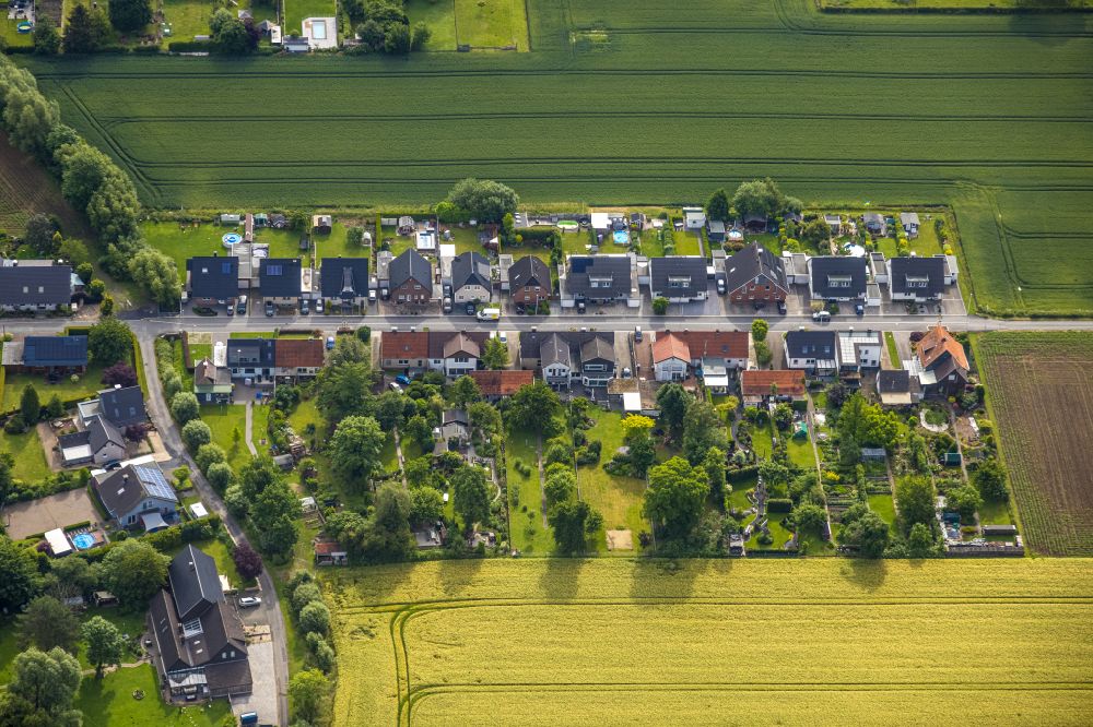 Selmigerheide von oben - Wohngebiet am Feldrand in Selmigerheide im Bundesland Nordrhein-Westfalen, Deutschland