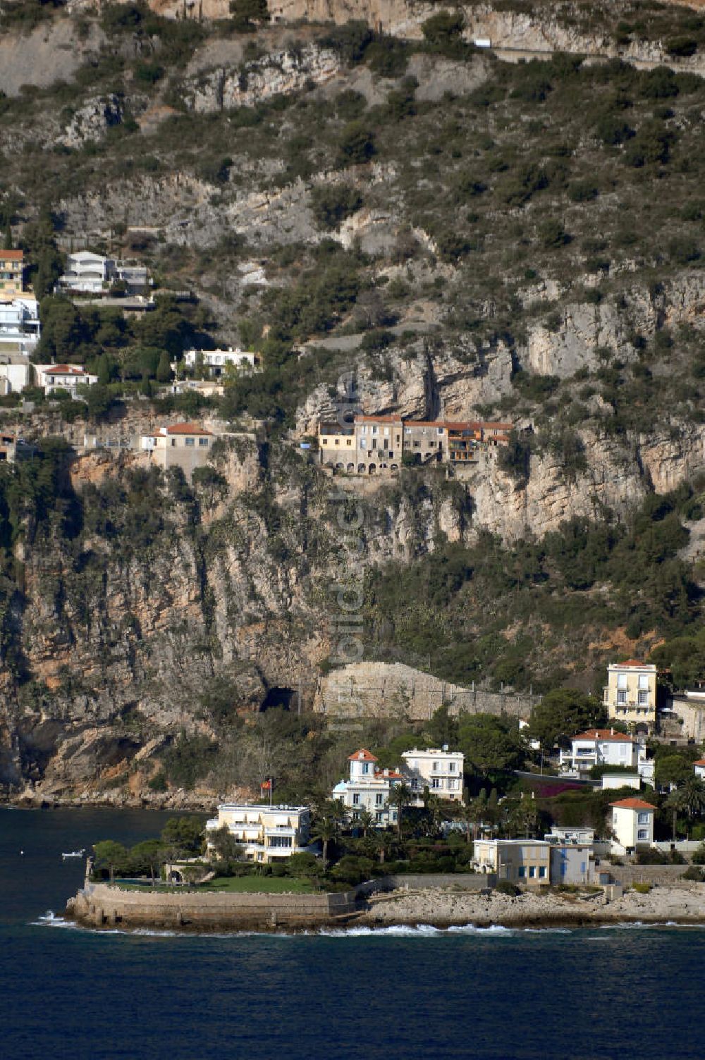 Luftaufnahme Cap-d' Ail - Wohngebiet an der felsigen Küste und der Avenue Raymond Gramaglia in Cap-d' Ail