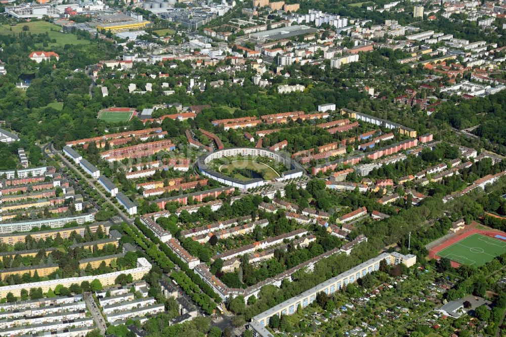 Berlin von oben - Wohngebiet Hufeisensiedlung im Ortsteil Britz im Bezirk Neukölln in Berlin