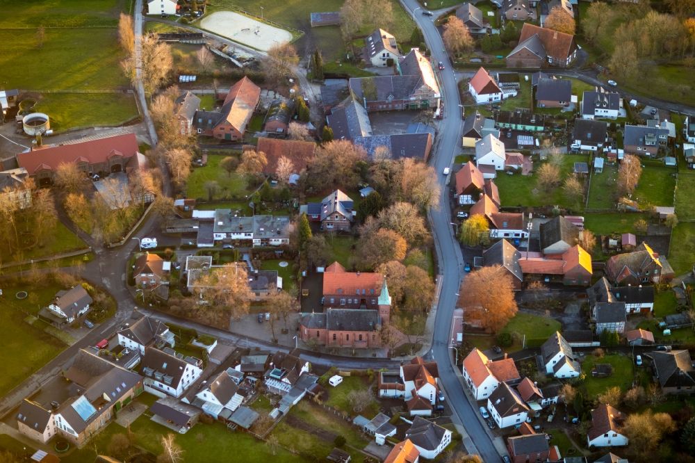 Luftaufnahme Werl - Wohngebiet und kath. Kirche St. Antonius in Werl im Bundesland Nordrhein-Westfalen, Deutschland