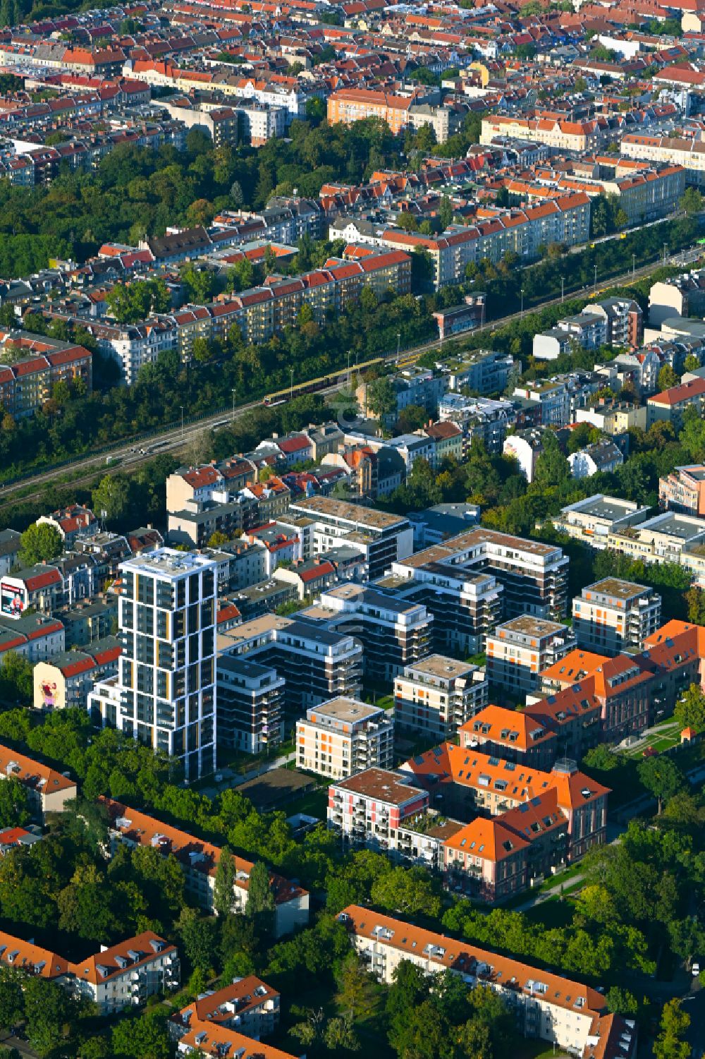 Berlin von oben - Wohngebiet am Mariendorfer Weg im Ortsteil Neukölln in Berlin