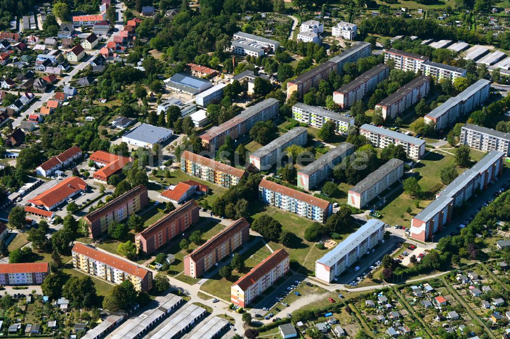 Bad Doberan aus der Vogelperspektive: Wohngebiet der Mehrfamilienhaussiedlung in Bad Doberan im Bundesland Mecklenburg-Vorpommern, Deutschland