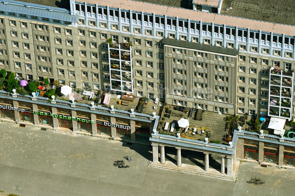 Berlin von oben - Wohngebiet der Mehrfamilienhaussiedlung mit Balkon- und Terassen- Fassade im Ortsteil Friedrichshain in Berlin, Deutschland