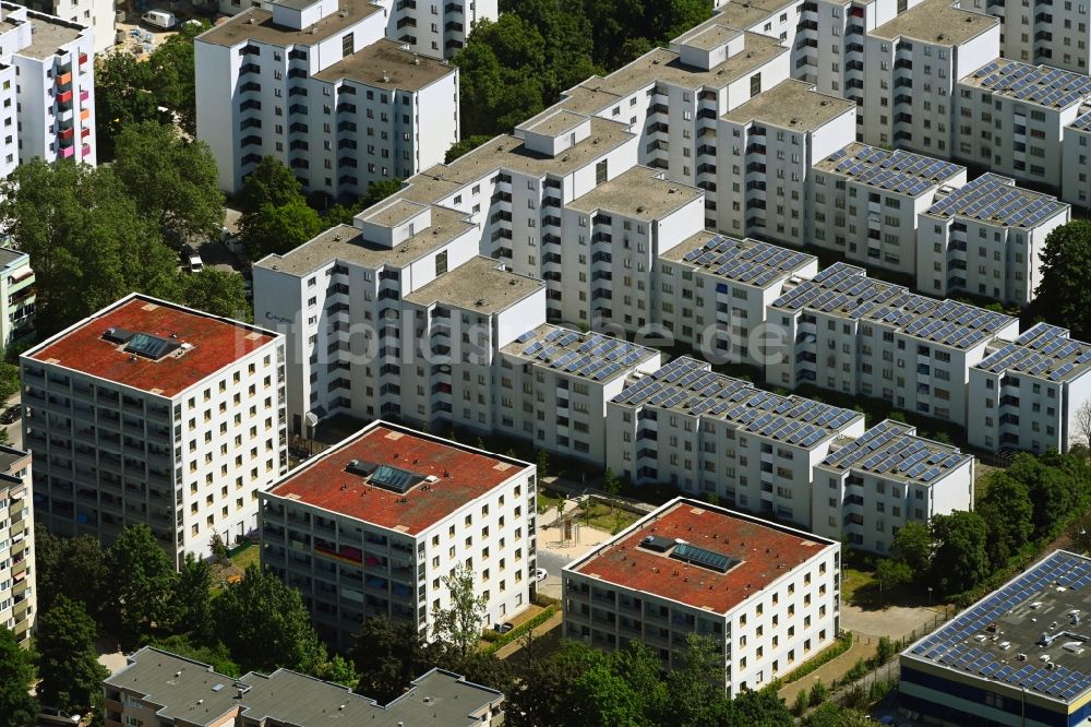 Berlin von oben - Wohngebiet der Mehrfamilienhaussiedlung in Berlin, Deutschland