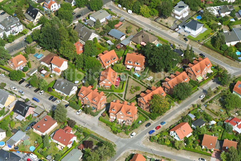 Luftaufnahme Berlin - Wohngebiet einer Mehrfamilienhaussiedlung in Berlin, Deutschland