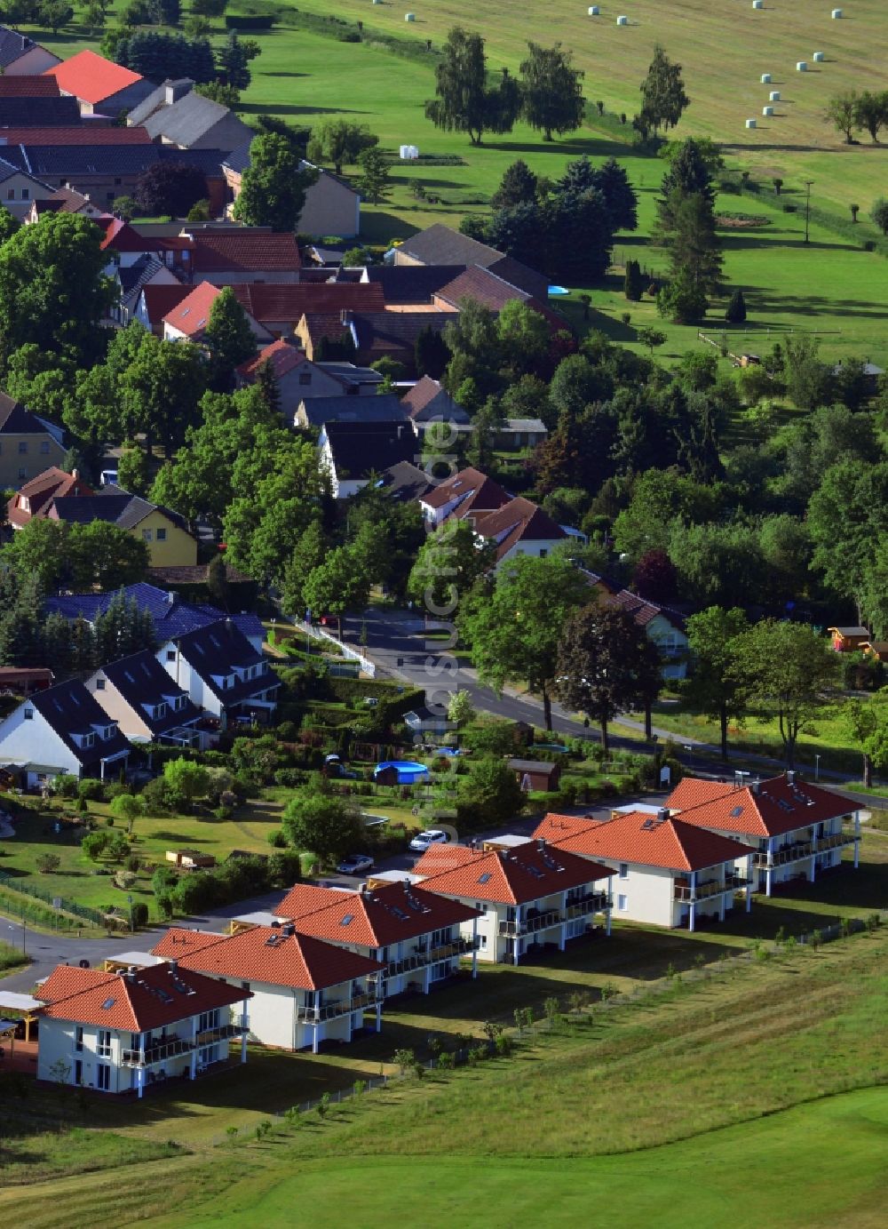 Luftaufnahme Blankenfelde-Mahlow - Wohngebiet einer Mehrfamilienhaussiedlung in Blankenfelde-Mahlow im Bundesland Brandenburg