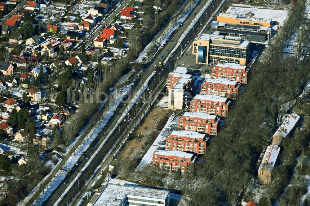 Berlin von oben - Wohngebiet einer Mehrfamilienhaussiedlung am Blumberger Damm im Ortsteil Marzahn in Berlin, Deutschland