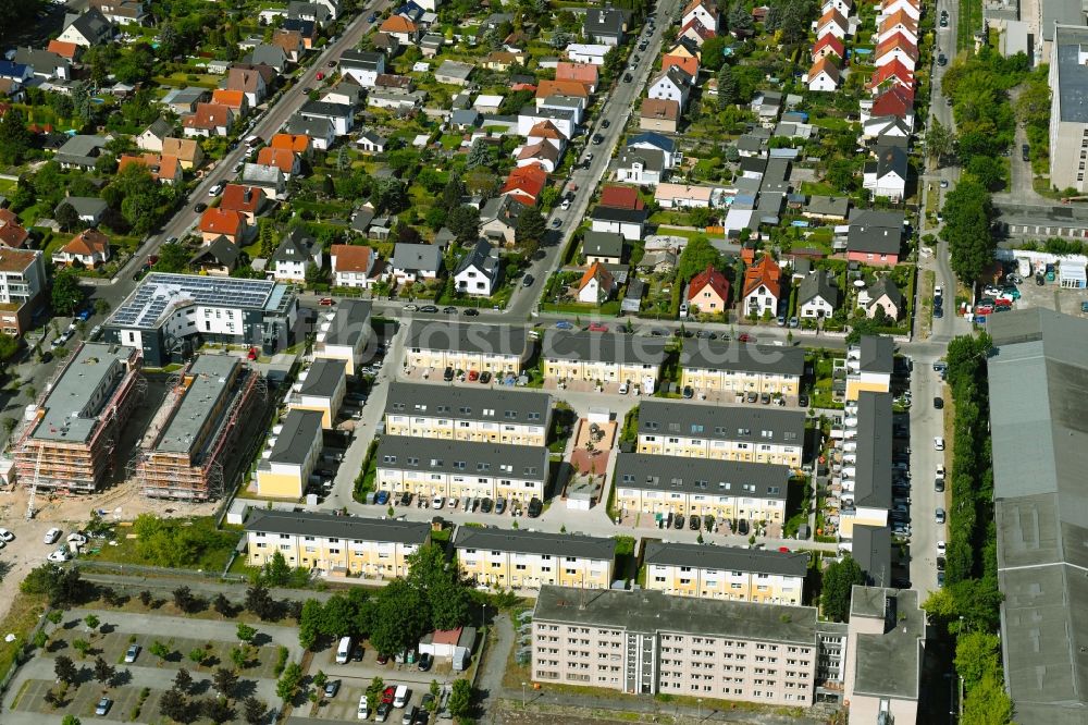 Luftbild Berlin - Wohngebiet der Mehrfamilienhaussiedlung Bonava Arendscarree im Ortsteil Hohenschönhausen in Berlin, Deutschland