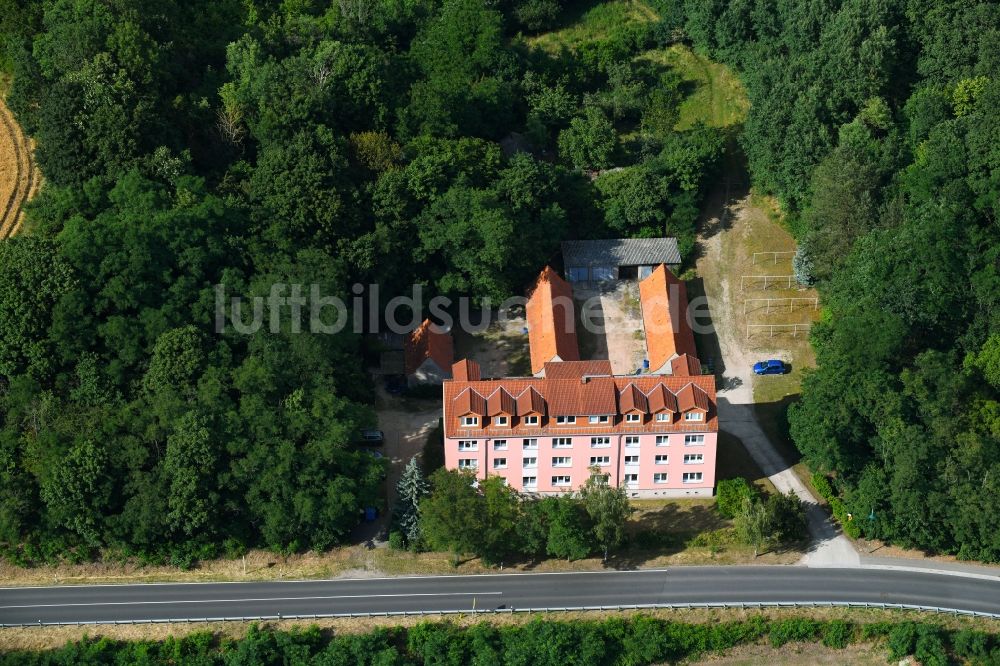 Luftbild Falkenberg - Wohngebiet der Mehrfamilienhaussiedlung an der Bundesstraße 167 in Falkenberg im Bundesland Brandenburg, Deutschland