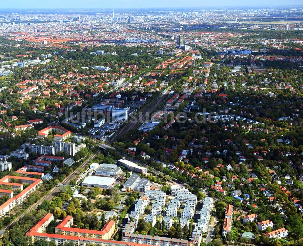 Luftbild Berlin - Wohngebiet der Mehrfamilienhaussiedlung Cedelia im Ortsteil Zehlendorf in Berlin, Deutschland