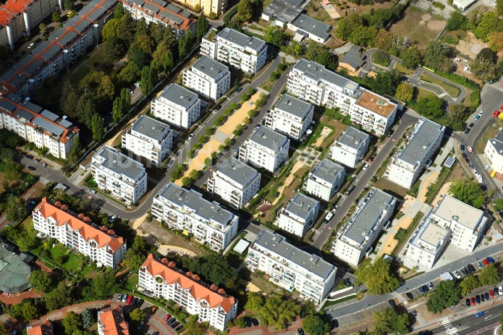 Luftbild Berlin - Wohngebiet der Mehrfamilienhaussiedlung Cedelia im Ortsteil Zehlendorf in Berlin, Deutschland
