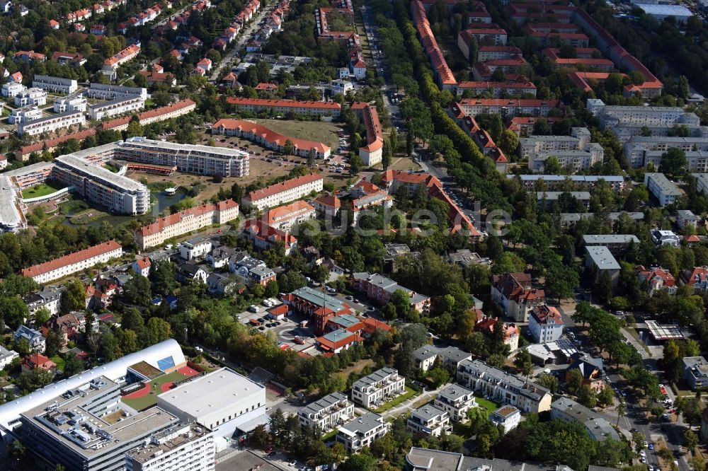 Luftbild Berlin - Wohngebiet der Mehrfamilienhaussiedlung an der Charlottenburger Straße im Ortsteil Zehlendorf in Berlin, Deutschland