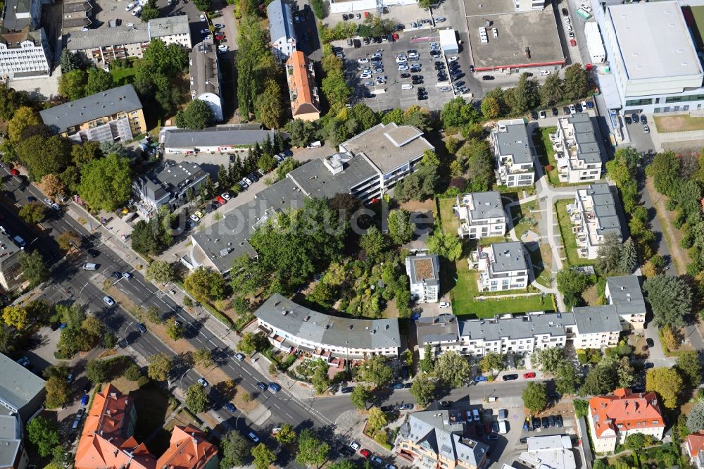 Luftaufnahme Berlin - Wohngebiet der Mehrfamilienhaussiedlung an der Charlottenburger Straße im Ortsteil Zehlendorf in Berlin, Deutschland