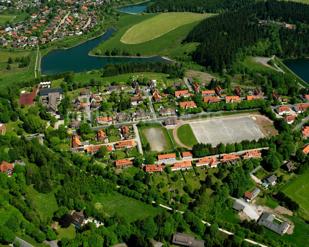 Luftaufnahme Clausthal-Zellerfeld - Wohngebiet der Mehrfamilienhaussiedlung in Clausthal-Zellerfeld im Bundesland Niedersachsen, Deutschland
