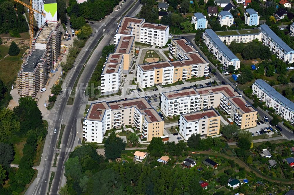 Luftaufnahme Berlin - Wohngebiet einer Mehrfamilienhaussiedlung der degewo AG in Berlin