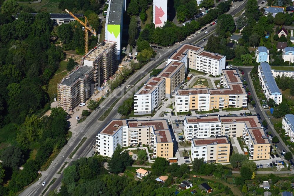 Luftbild Berlin - Wohngebiet einer Mehrfamilienhaussiedlung der degewo AG in Berlin