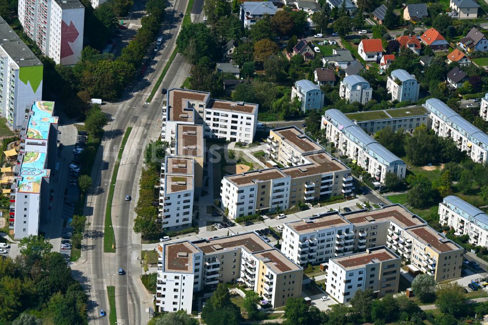 Luftaufnahme Berlin - Wohngebiet einer Mehrfamilienhaussiedlung der degewo AG in Biesdorf in Berlin