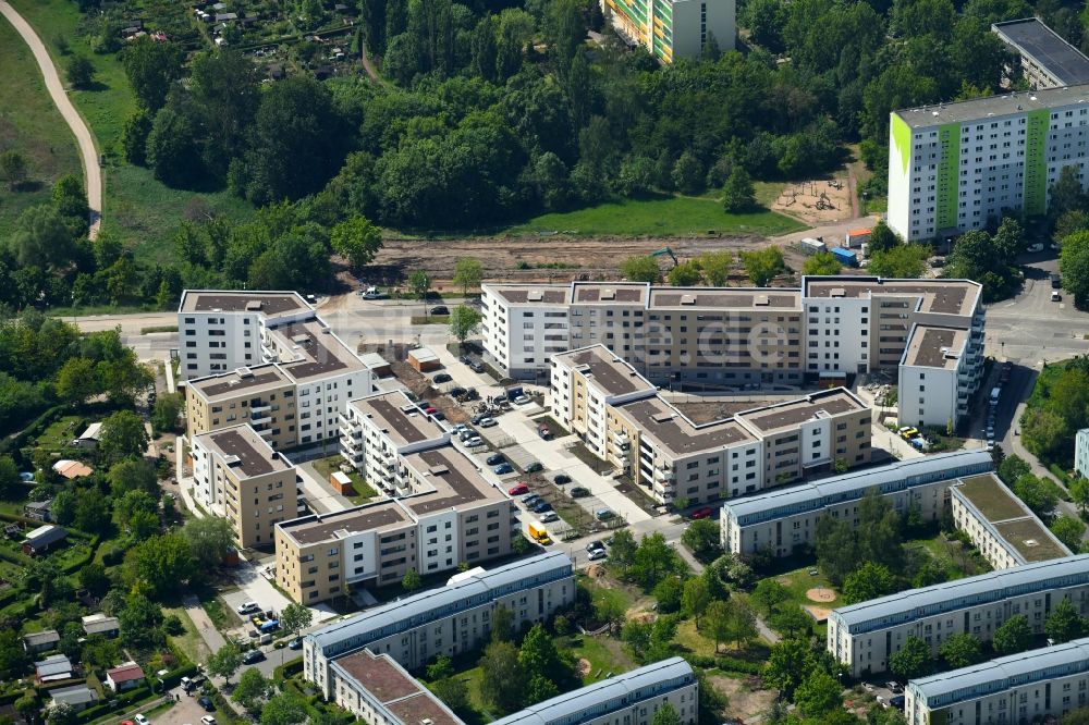 Berlin von oben - Wohngebiet einer Mehrfamilienhaussiedlung der degewo AG im Ortsteil Biesdorf in Berlin