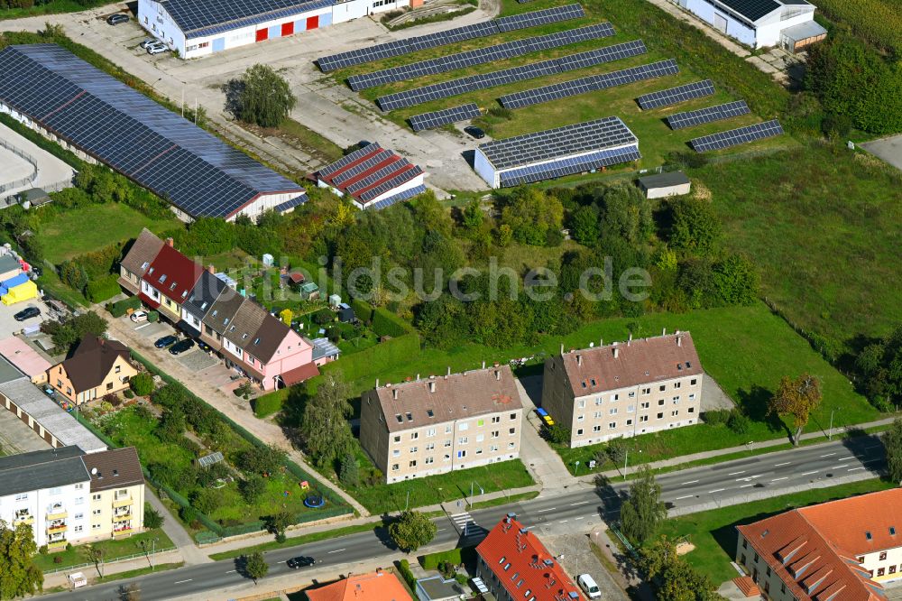 Luftaufnahme Demmin - Wohngebiet der Mehrfamilienhaussiedlung in Demmin im Bundesland Mecklenburg-Vorpommern, Deutschland