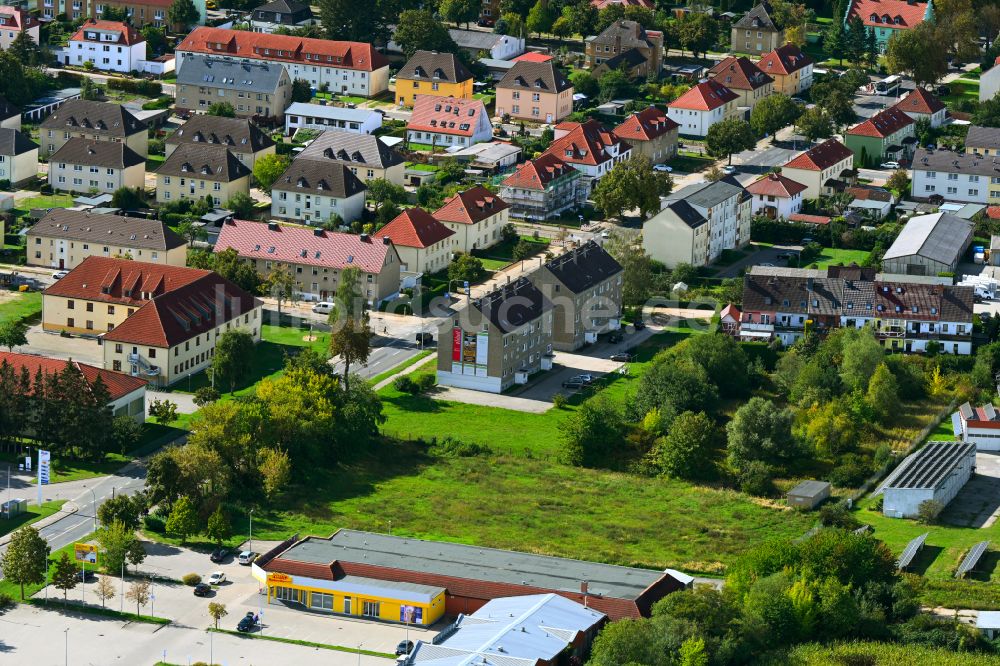 Demmin aus der Vogelperspektive: Wohngebiet der Mehrfamilienhaussiedlung in Demmin im Bundesland Mecklenburg-Vorpommern, Deutschland