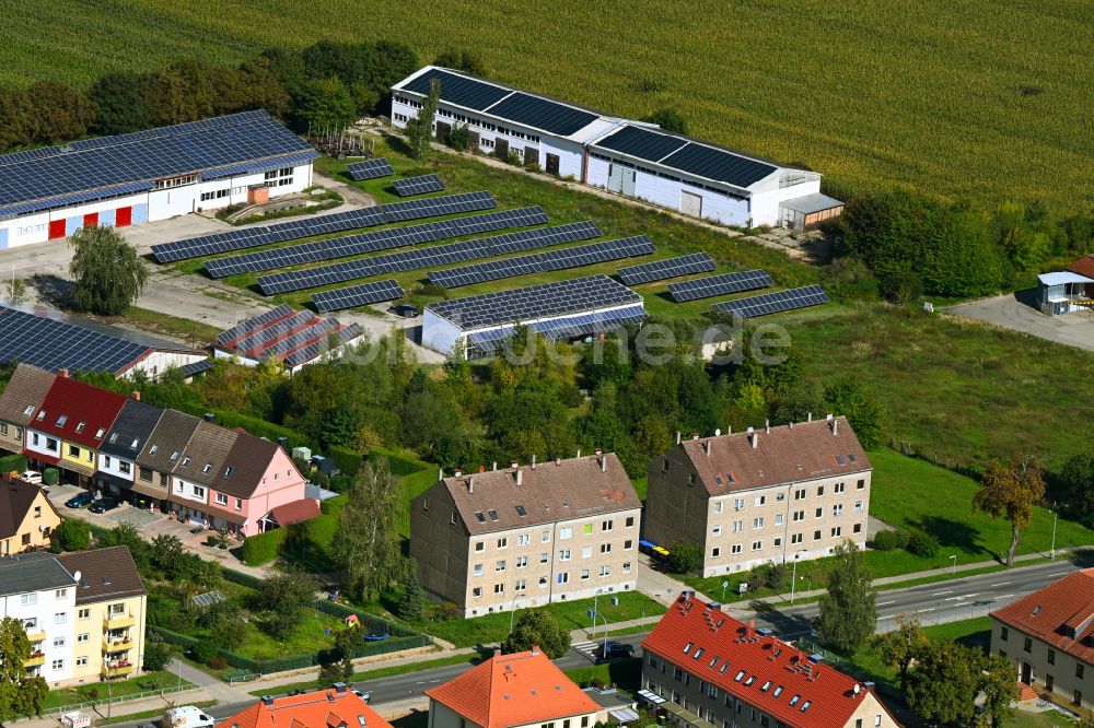 Demmin von oben - Wohngebiet der Mehrfamilienhaussiedlung in Demmin im Bundesland Mecklenburg-Vorpommern, Deutschland