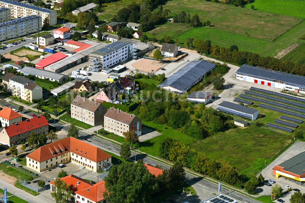 Luftbild Demmin - Wohngebiet der Mehrfamilienhaussiedlung in Demmin im Bundesland Mecklenburg-Vorpommern, Deutschland