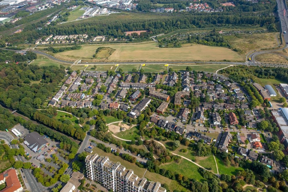 Dortmund von oben - Wohngebiet einer Mehrfamilienhaussiedlung an der Dorstfelder Allee in Dortmund im Bundesland Nordrhein-Westfalen