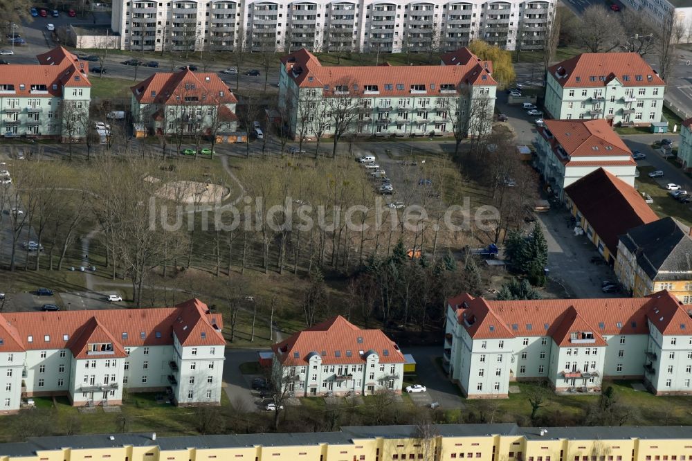 Luftaufnahme Magdeburg - Wohngebiet einer Mehrfamilienhaussiedlung der ehemaligen Enckel- Kaserne im Ortsteil Stadtfeld West in Magdeburg im Bundesland Sachsen-Anhalt