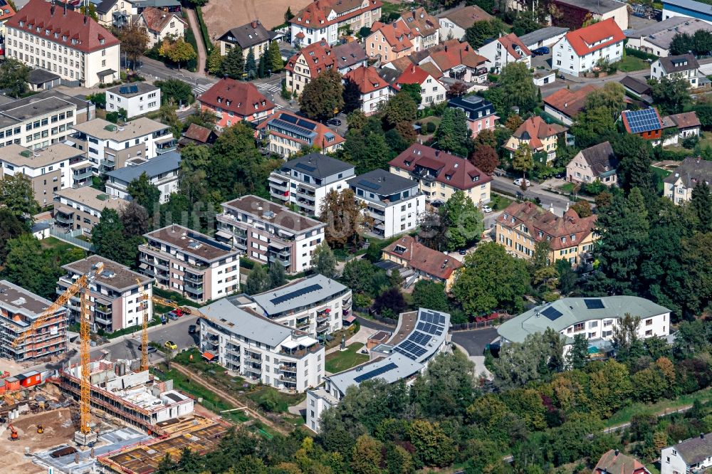 Schopfheim von oben - Wohngebiet der Mehrfamilienhaussiedlung am Eisweier in Schopfheim im Bundesland Baden-Württemberg, Deutschland