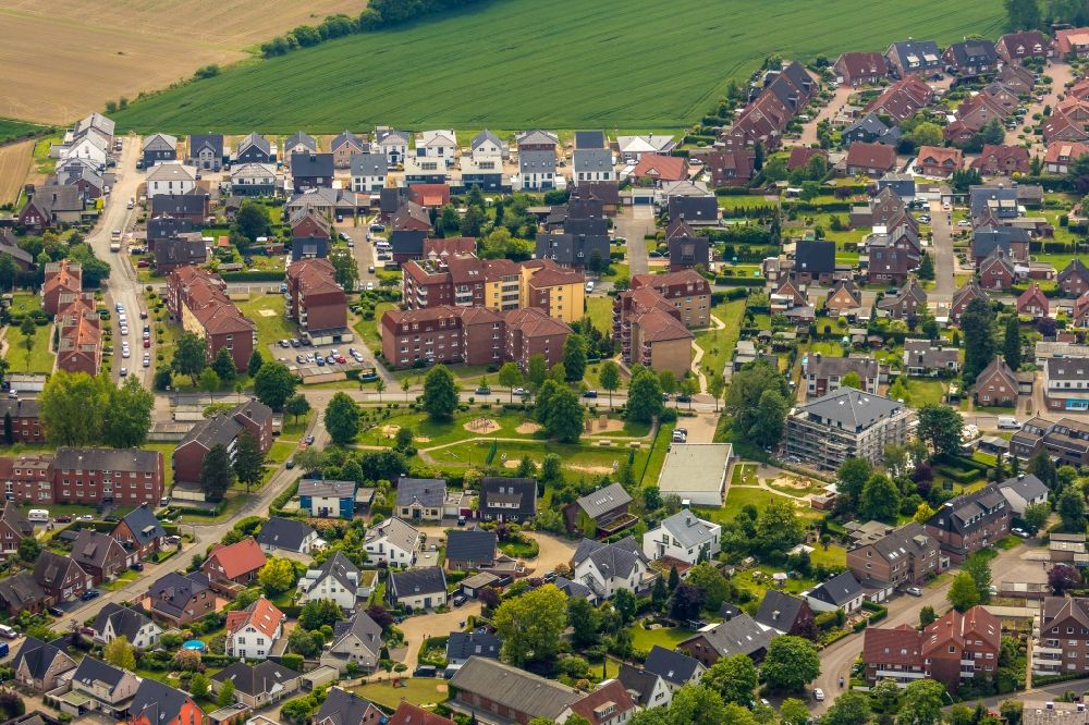 Luftbild Werne - Wohngebiet der Mehrfamilienhaussiedlung entlang der Humboldtstraße - Schlaunstraße in Werne im Bundesland Nordrhein-Westfalen, Deutschland