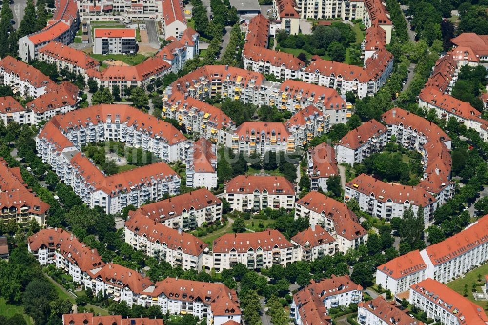Luftaufnahme Augsburg - Wohngebiet der Mehrfamilienhaussiedlung entlang der Josef-Priller-Straße - Professor-Messerschmitt-Straße in Augsburg im Bundesland Bayern, Deutschland