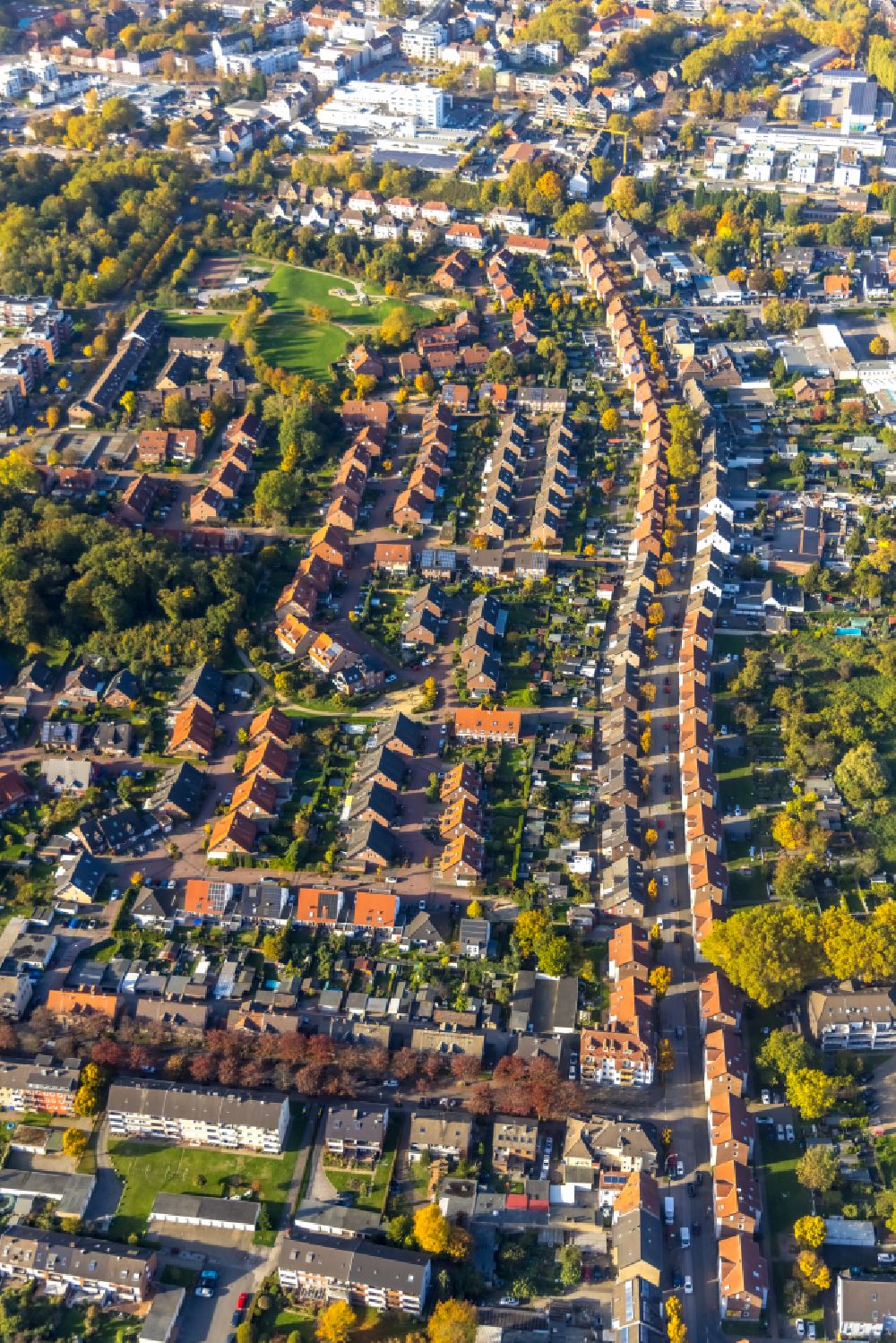 Luftbild Gladbeck - Wohngebiet der Mehrfamilienhaussiedlung entlang der Landstraße in Gladbeck im Bundesland Nordrhein-Westfalen - NRW, Deutschland