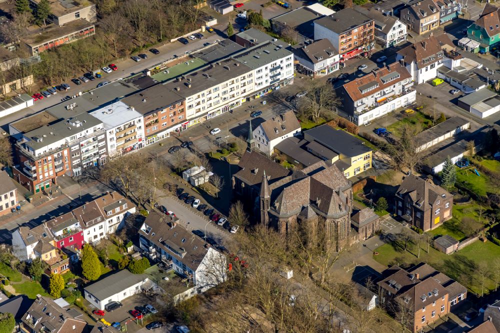 Duisburg von oben - Wohngebiet der Mehrfamilienhaussiedlung entlang der Sudetenstraße - Wedauer Straße in Duisburg im Bundesland Nordrhein-Westfalen, Deutschland