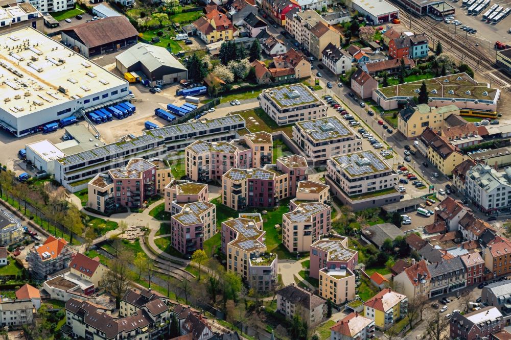 Luftaufnahme Ettlingen - Wohngebiet der Mehrfamilienhaussiedlung in Ettlingen im Bundesland Baden-Württemberg, Deutschland