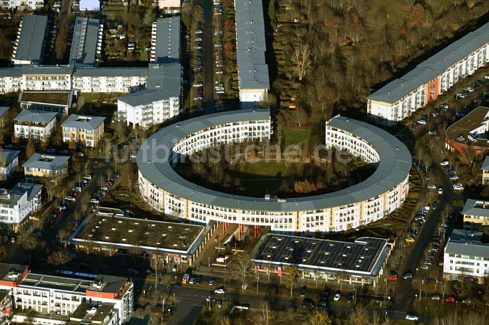 Luftbild Falkensee - Wohngebiet einer Mehrfamilienhaussiedlung in Falkensee im Bundesland Brandenburg, Deutschland