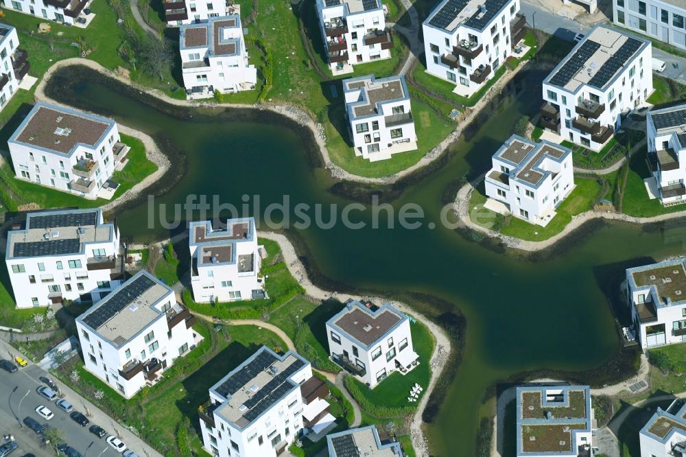 Luftaufnahme Berlin - Wohngebiet der Mehrfamilienhaussiedlung Fünf Morgen Dahlem Urban Village im Ortsteil Dahlem in Berlin, Deutschland