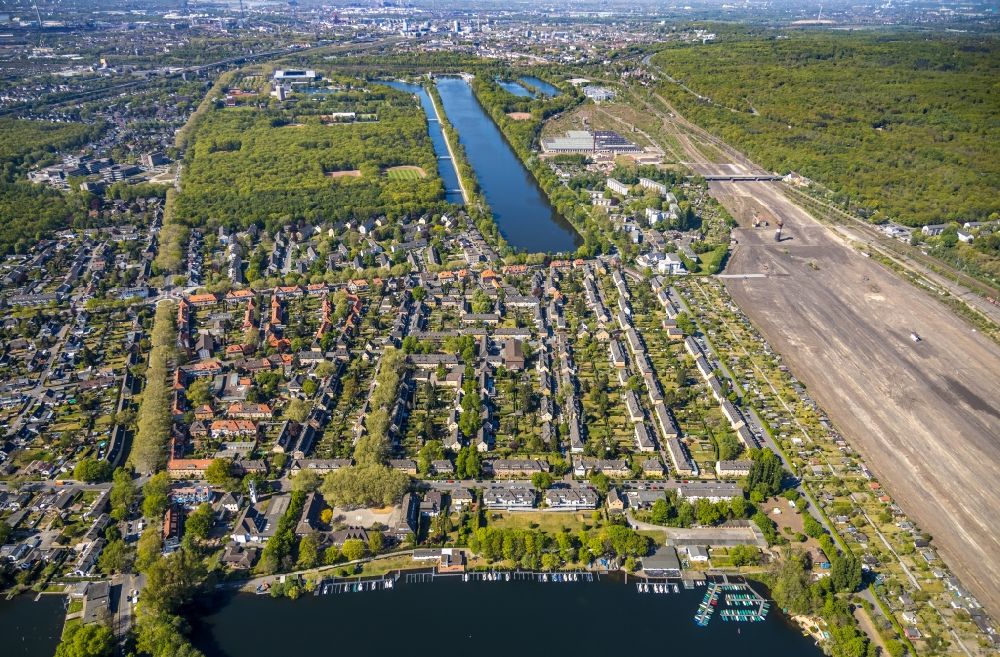 Luftaufnahme Duisburg - Wohngebiet der Mehrfamilienhaussiedlung Gartenstadt Wedau in Duisburg im Bundesland Nordrhein-Westfalen
