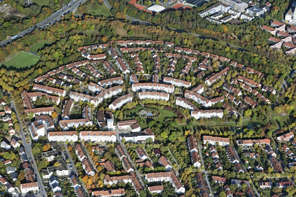 Regensburg von oben - Wohngebiet der Mehrfamilienhaussiedlung am Georg-Hegenauer-Park in Regensburg im Bundesland Bayern, Deutschland