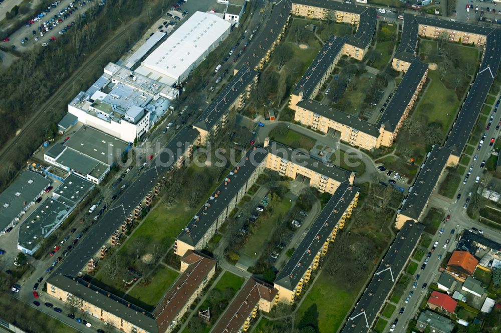 Luftbild Berlin - Wohngebiet der Mehrfamilienhaussiedlung Germaniagarten und Oberlandgarten im Ortsteil Tempelhof in Berlin, Deutschland