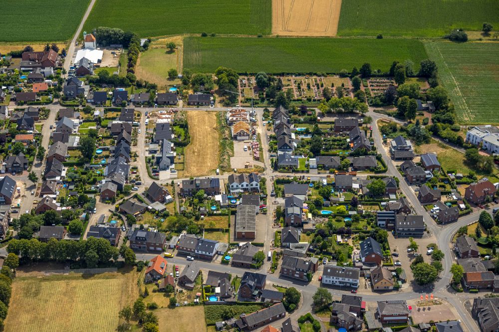 Bislich von oben - Wohngebiet der Mehrfamilienhaussiedlung an der Gotenstraße in Bislich im Bundesland Nordrhein-Westfalen, Deutschland