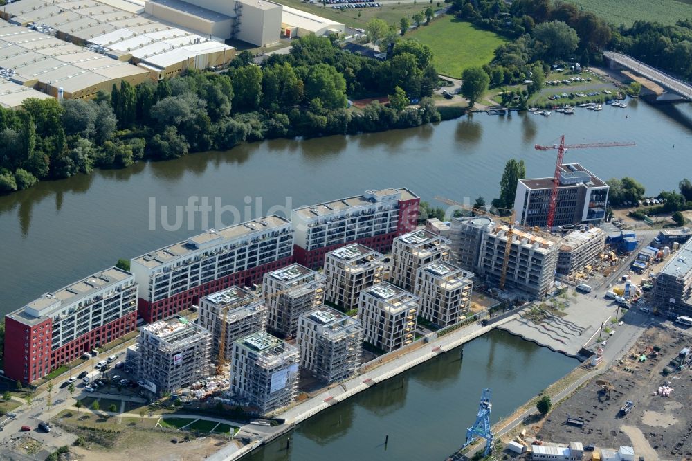 Luftbild Offenbach am Main - Wohngebiet der Mehrfamilienhaussiedlung auf der Hafeninsel des Main in Offenbach am Main im Bundesland Hessen, Deutschland