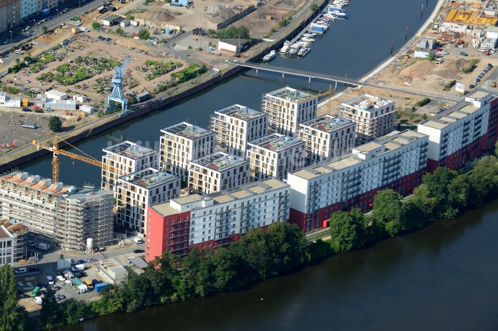 Luftbild Offenbach am Main - Wohngebiet der Mehrfamilienhaussiedlung auf der Hafeninsel des Main in Offenbach am Main im Bundesland Hessen, Deutschland