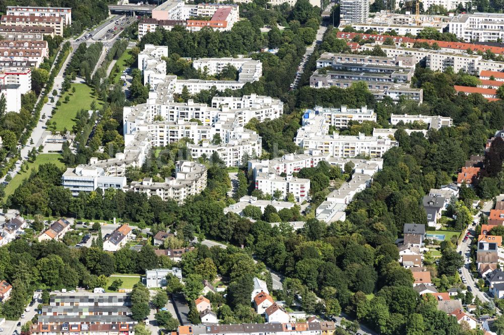 Luftbild München - Wohngebiet der Mehrfamilienhaussiedlung Heckenstaller Park in München im Bundesland Bayern, Deutschland