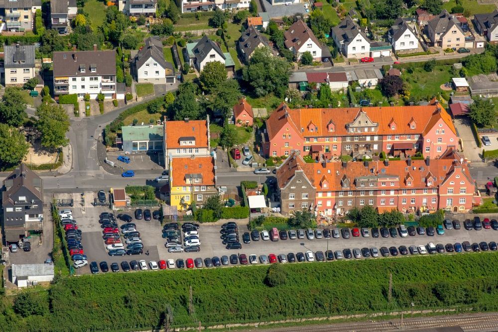 Hohenlimburg von oben - Wohngebiet einer Mehrfamilienhaussiedlung Hoesch- Siedlung in Hohenlimburg im Bundesland Nordrhein-Westfalen