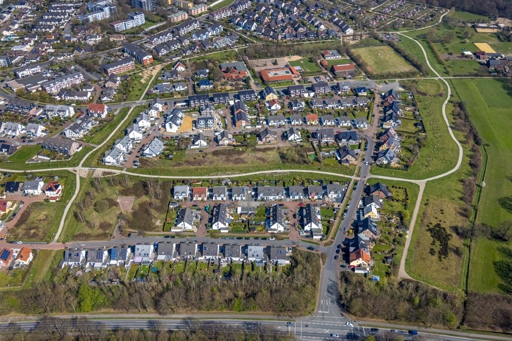 Luftbild Dinslaken - Wohngebiet der Mehrfamilienhaussiedlung am Holzweg in Dinslaken im Bundesland Nordrhein-Westfalen, Deutschland