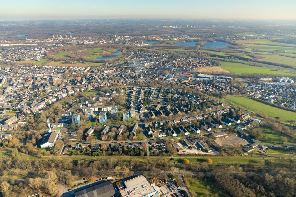 Luftaufnahme Duisburg - Wohngebiet der Mehrfamilienhaussiedlung Im Ährenfeld in Duisburg im Bundesland Nordrhein-Westfalen, Deutschland